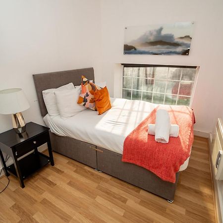 Cozy And Modern 2-Bed Apartment Swansea Eksteriør billede