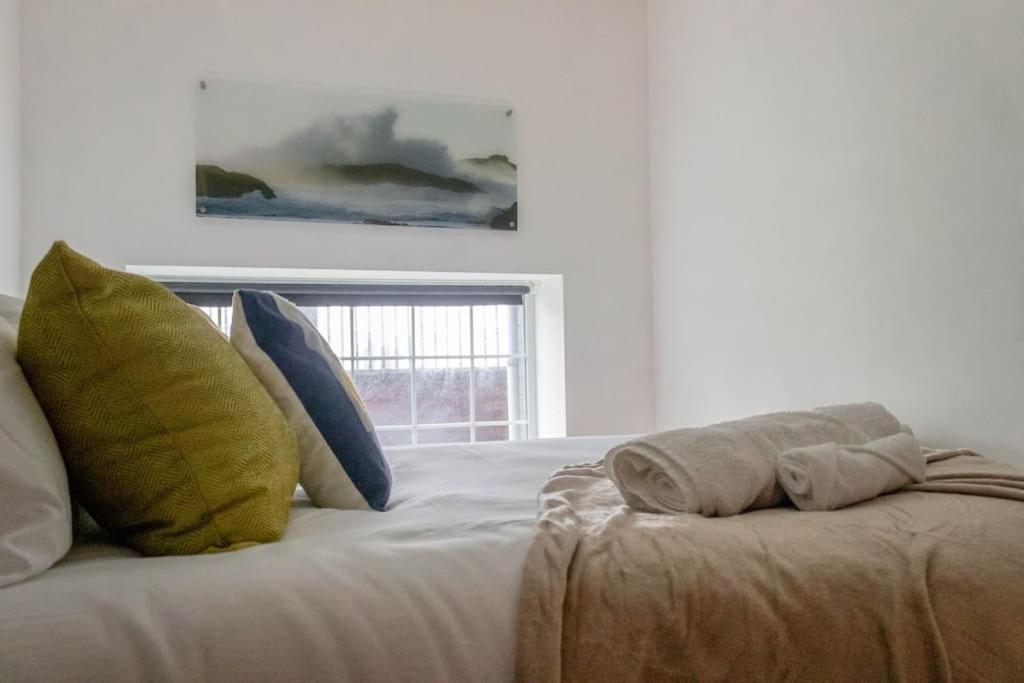 Cozy And Modern 2-Bed Apartment Swansea Eksteriør billede